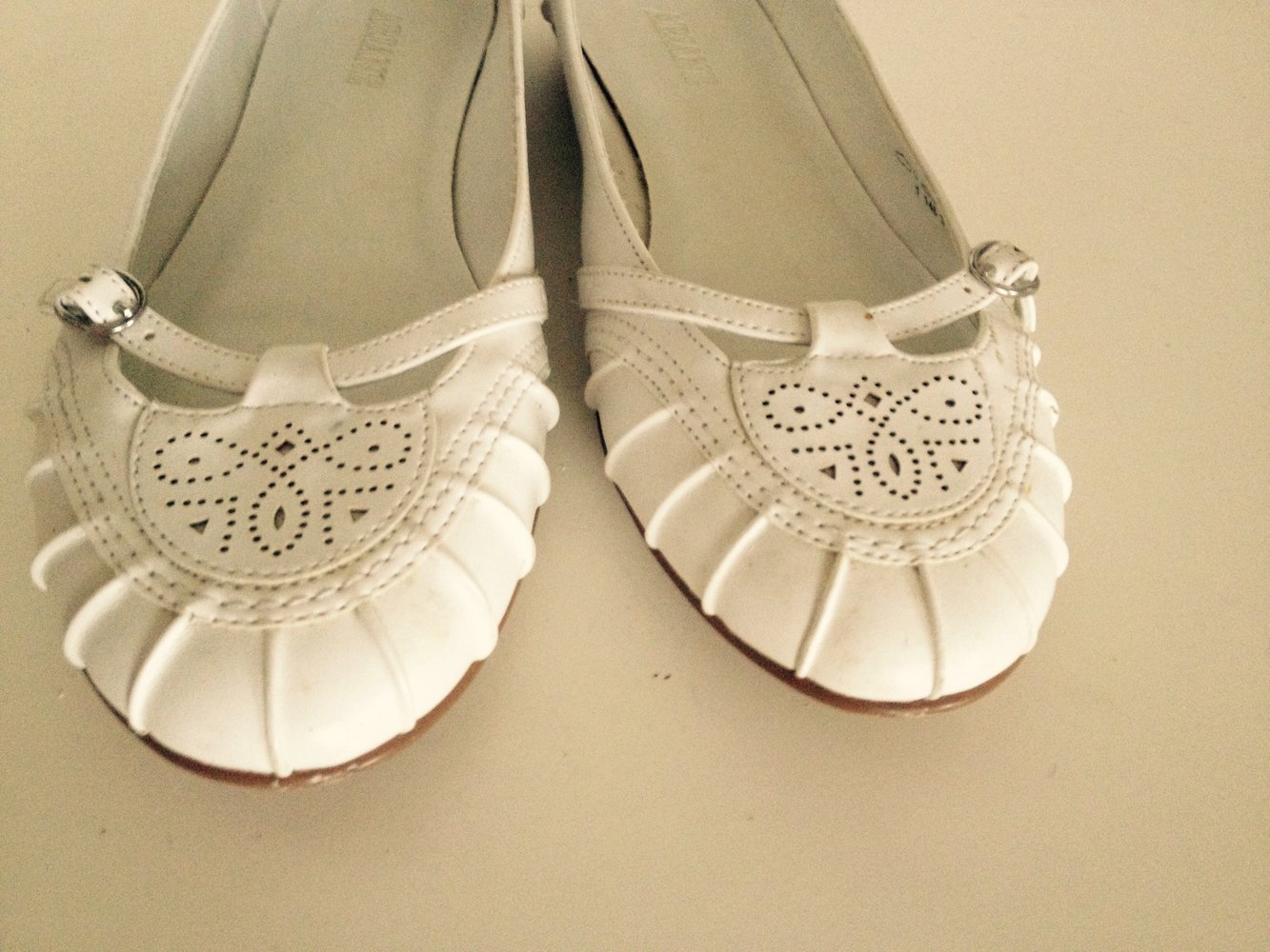 Schicke weiße Balerinas von 