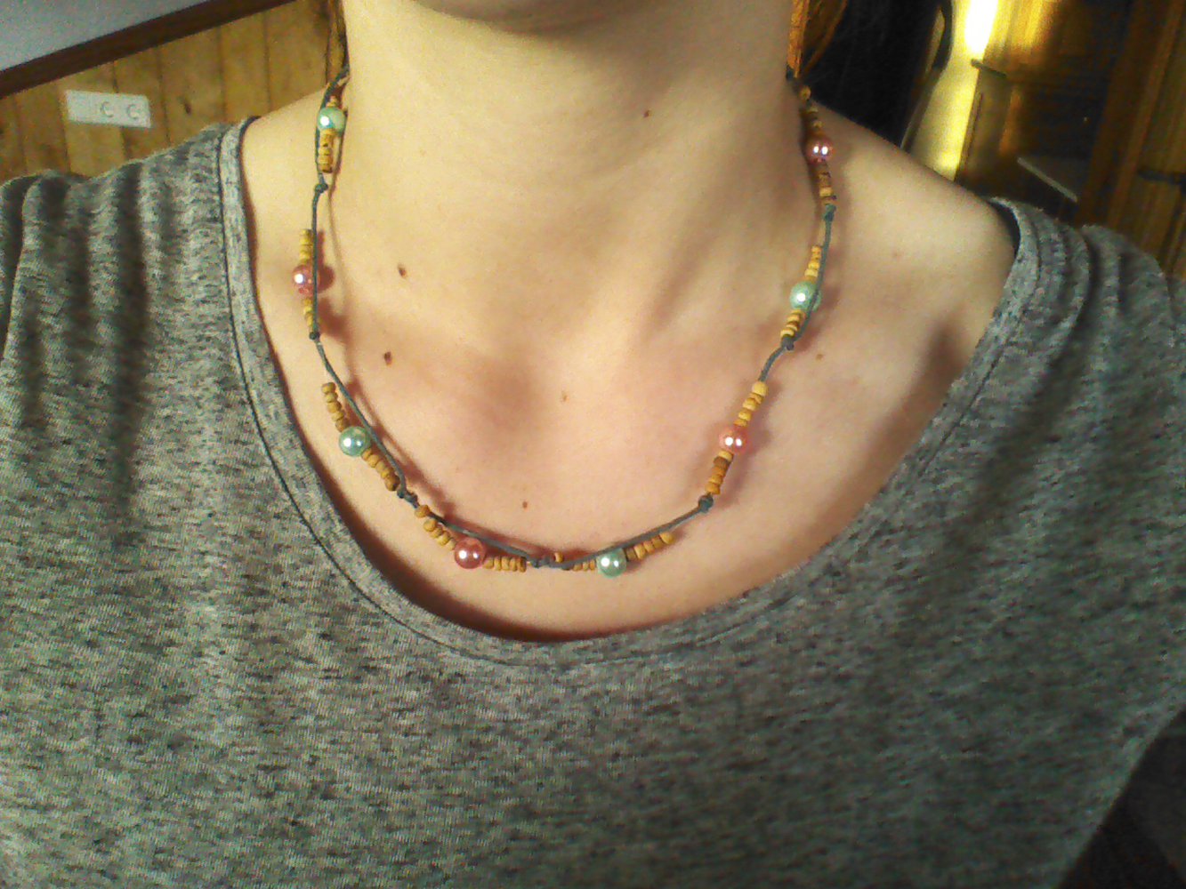 hübsche Kette mit Perlen