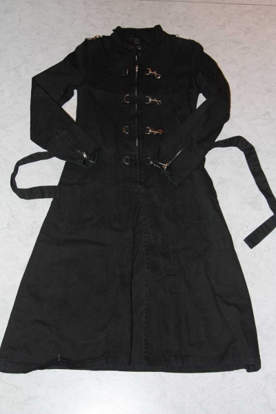 Gohtic: Bondage Mantel