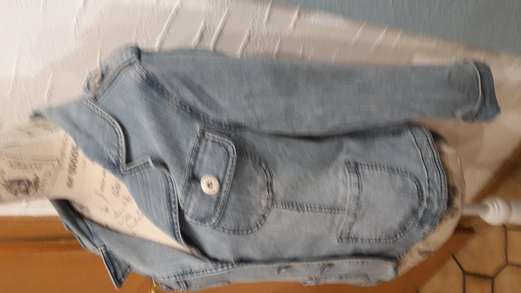 Jeansjacke Gr. 40/M Hellblau blau, viele Details, Sommer Frühling