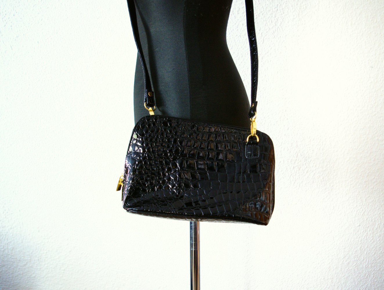Vintage Handtasche schwarz Lack Musterung Ara gold Clutch