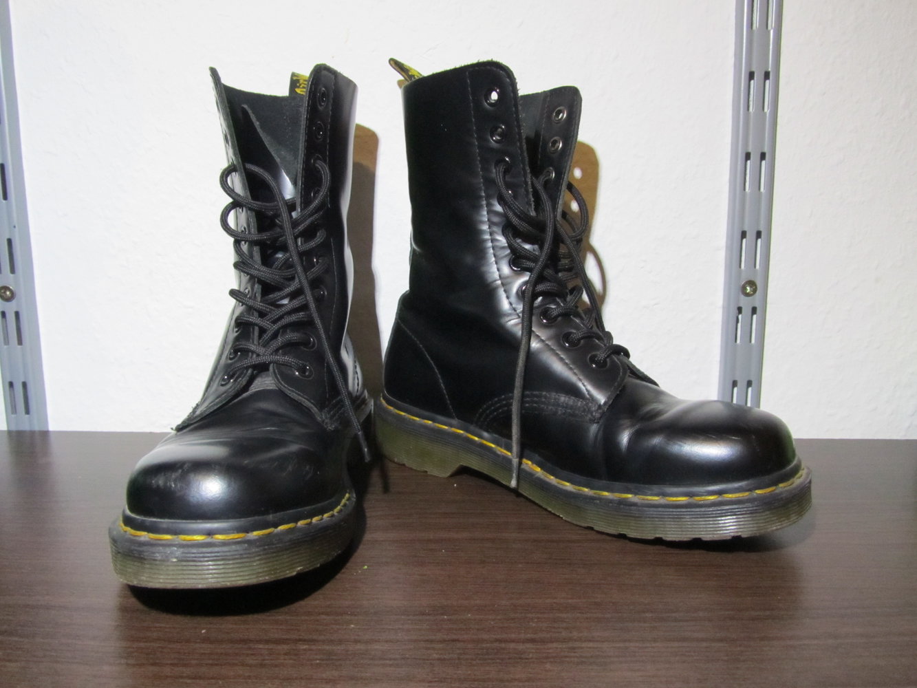 Schwarze Dr. Martens 10-Loch Stiefel
