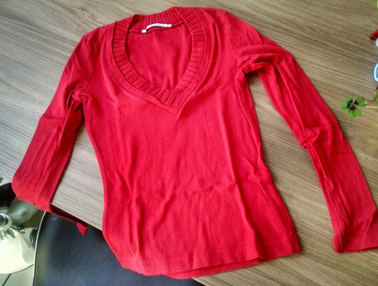 Rotes Langarmshirt mit tollem Kragen