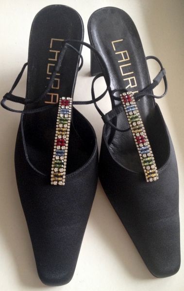 NEU Wahnsinns-Satin-Pantoletten/Pantoletten mit wunderschönen Strass-Steinen