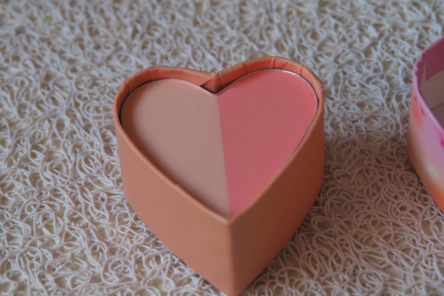 Essence like an unforgettable kiss - duo blush 01 nothing but lovestoned