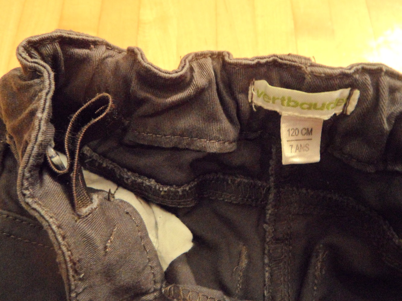 Vertbaudet graue Hose Jeans Bootcut Schleifen