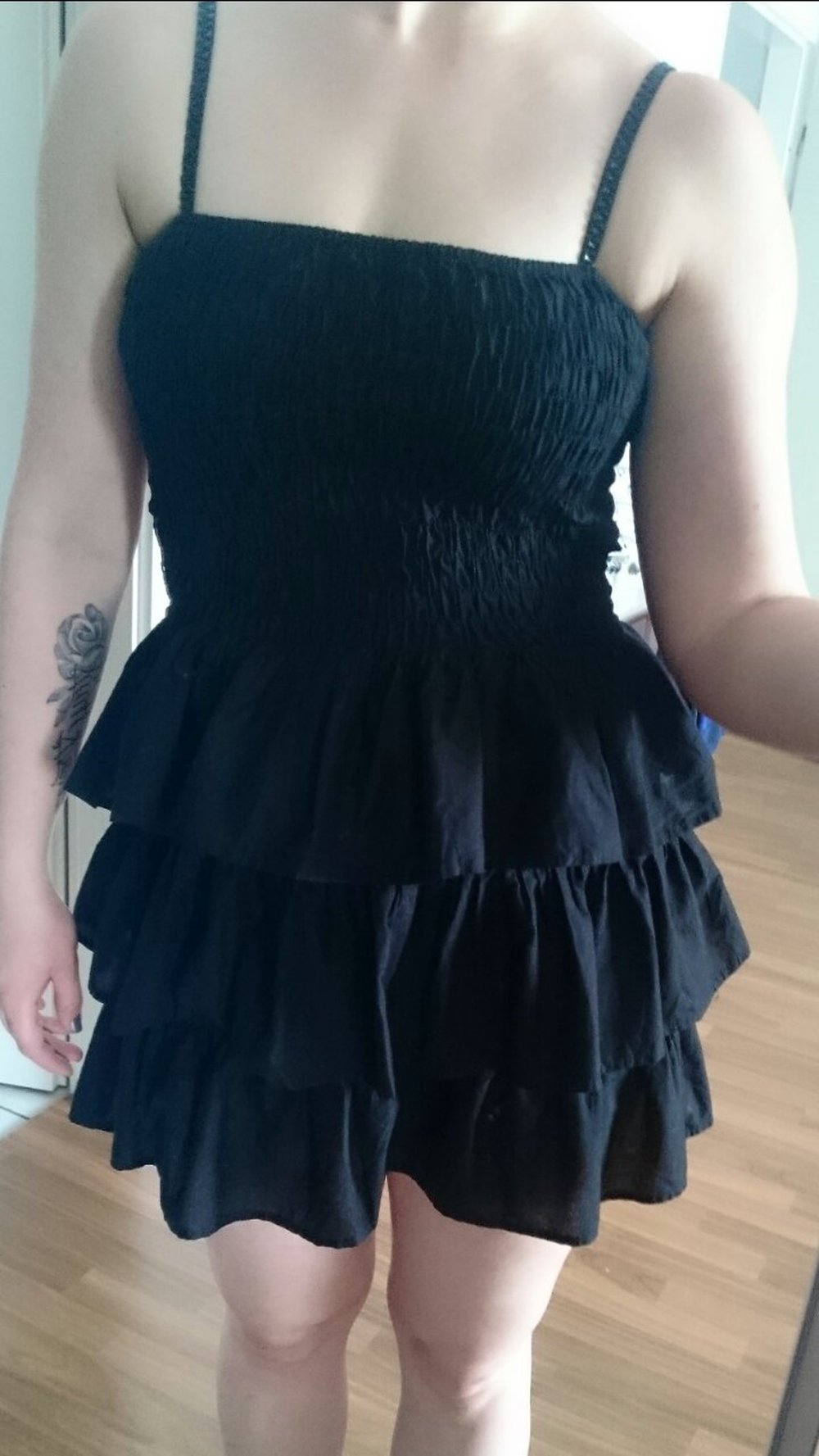 Schwarzes Kleid mit Stufenrock trägerlos Größe 38 