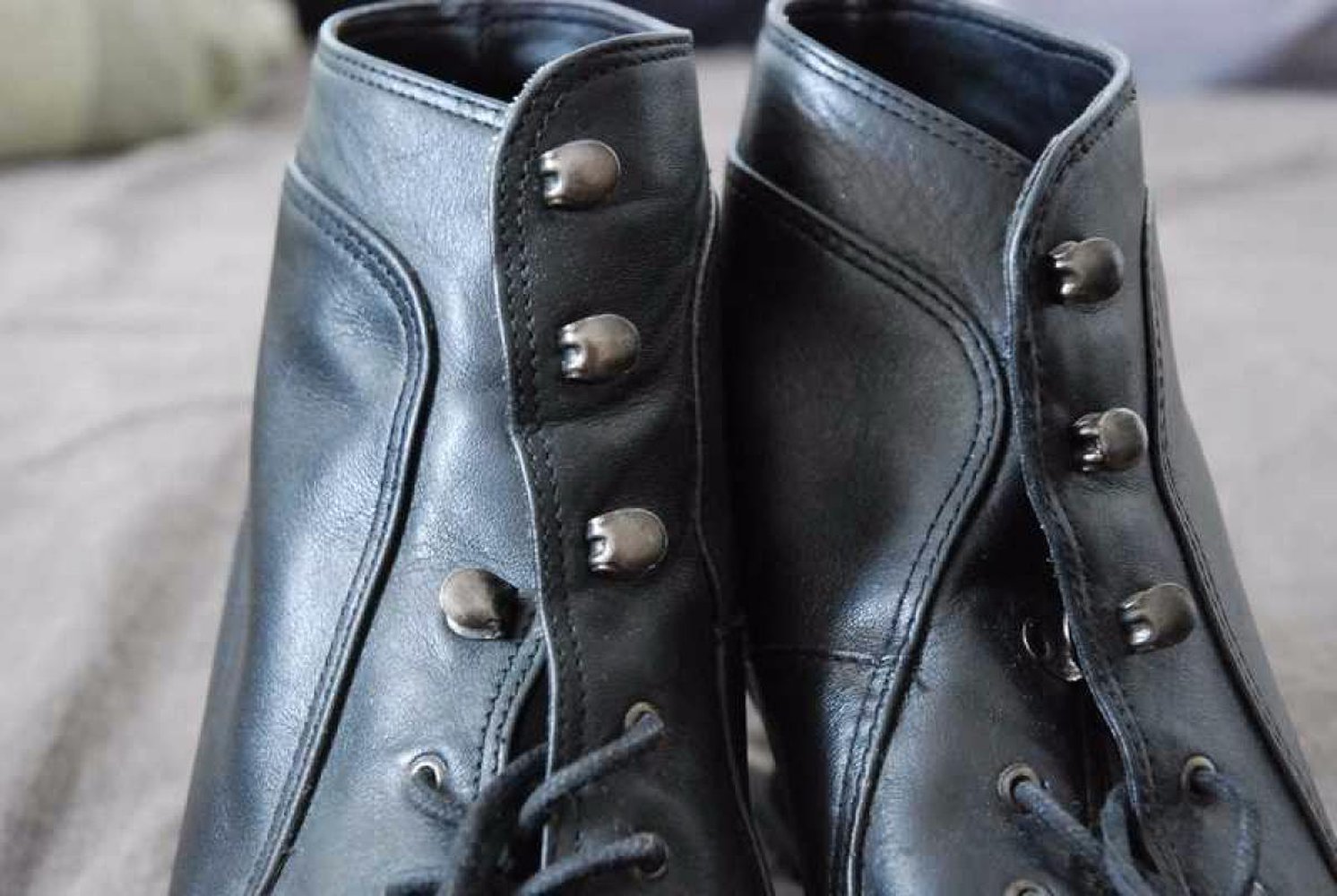 Granny Shoes / Stiefeletten aus schwarzem Leder