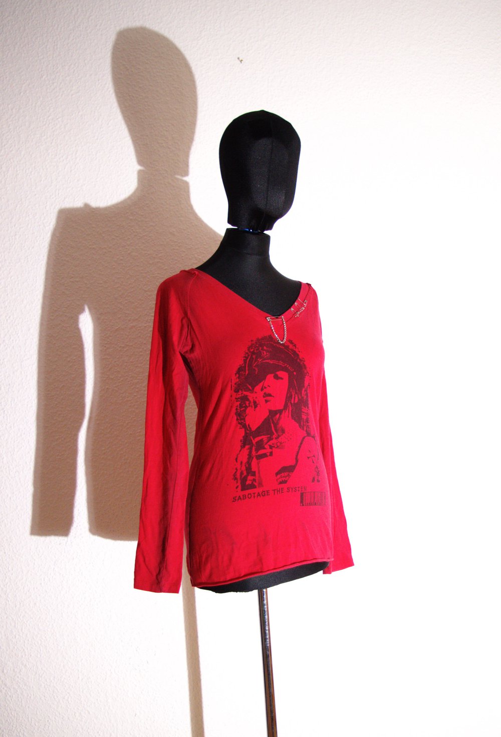 Rotes Longsleeve Gr. L M 40 42 Print Sicherheitsnadeln used Look