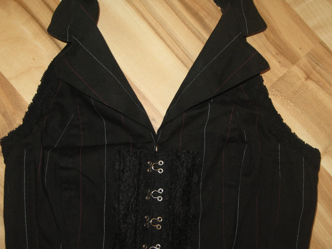 Tripp NYC Neckholder Corsage in schwarz mit Häkchenverschluss und Nadelstreifen in weiß und rot Gr. XS 34