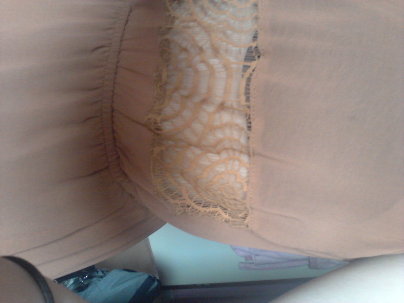 Braunes Kleid mit Spitze