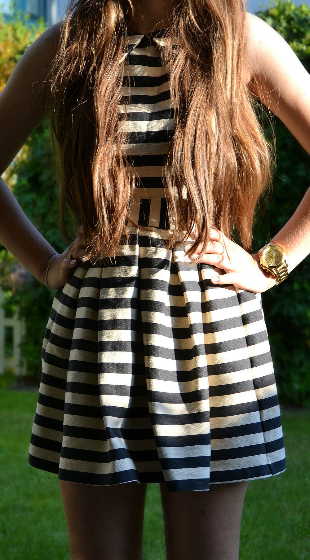 Beliebtes Asos Petit Ballon Kleid Streifen nude beige schwarz gestreift Cut Out Rücke 34 XS NEU