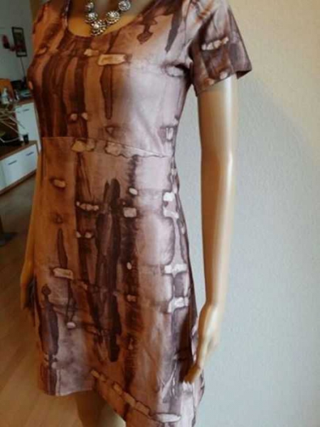 Schöne Vintage Kleid in Design Muster / CLOTHES C