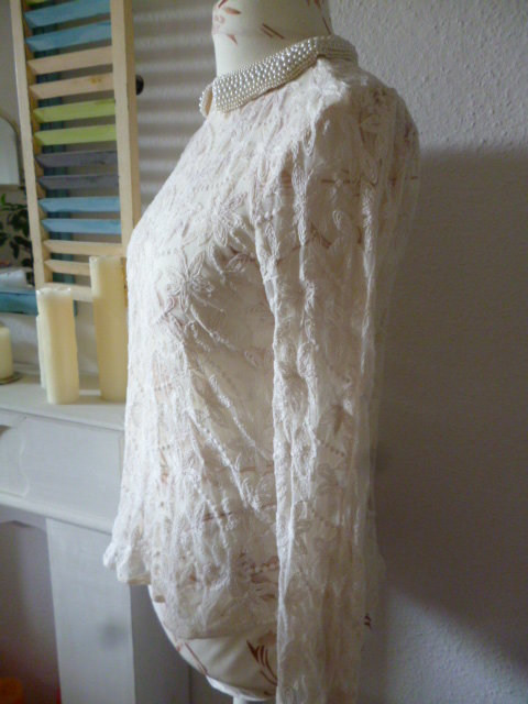 Zara Bluse Stickereien Perlen Kragen