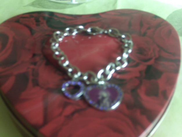 °°° Schönes Mädchenarmband mit Herzenanhänger °°°