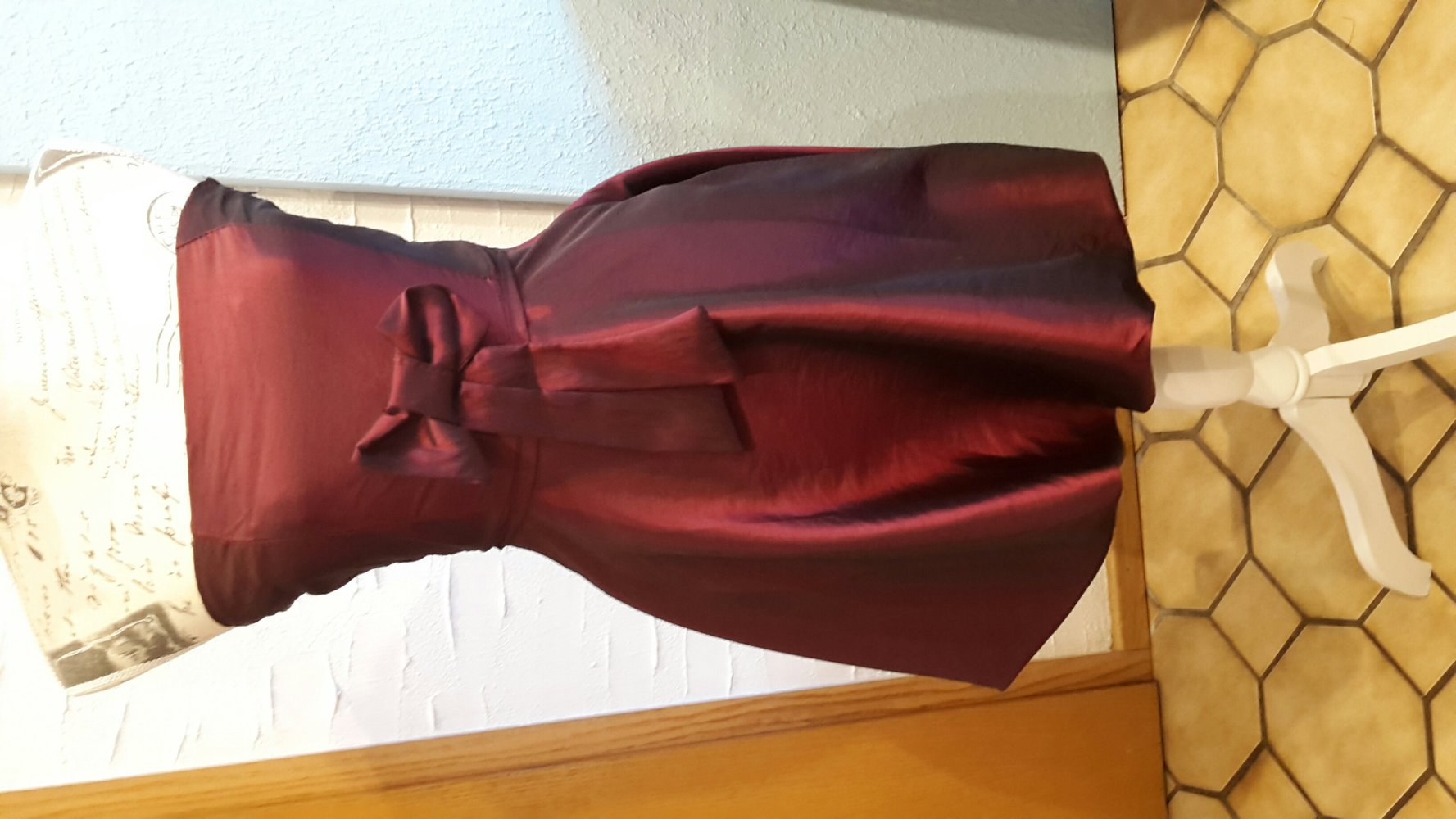 Weinrotes Cocktailkeid 