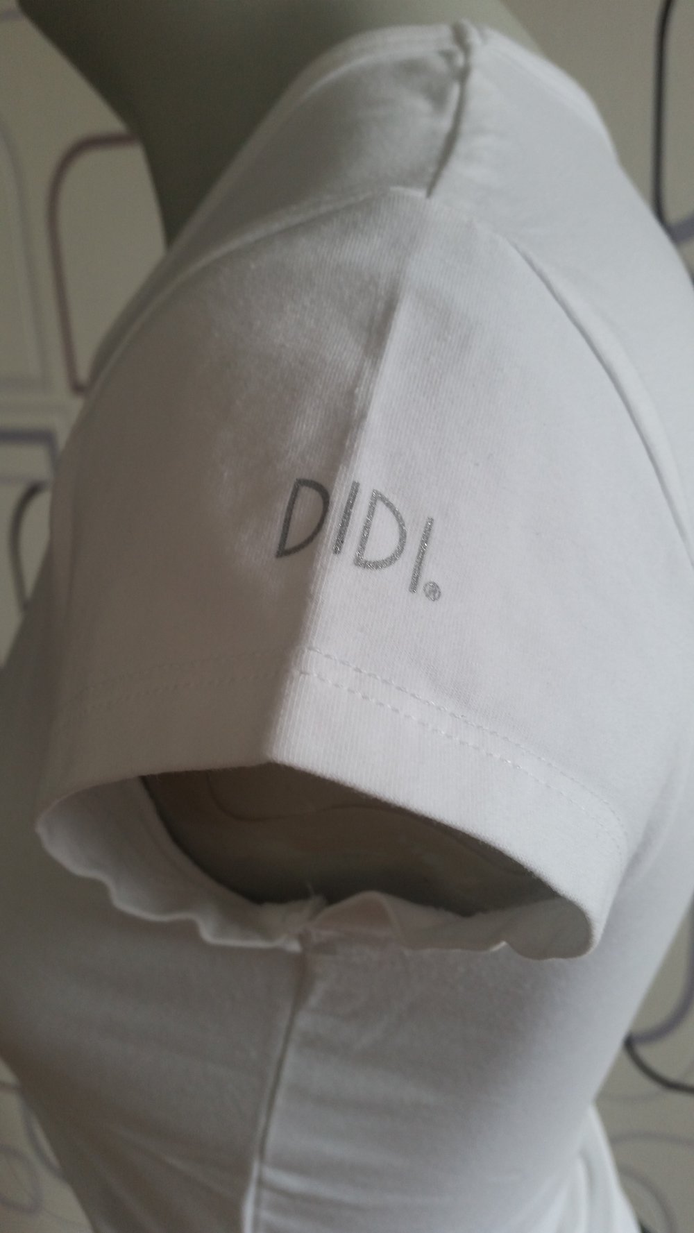 schlichtes weißes T-shirt