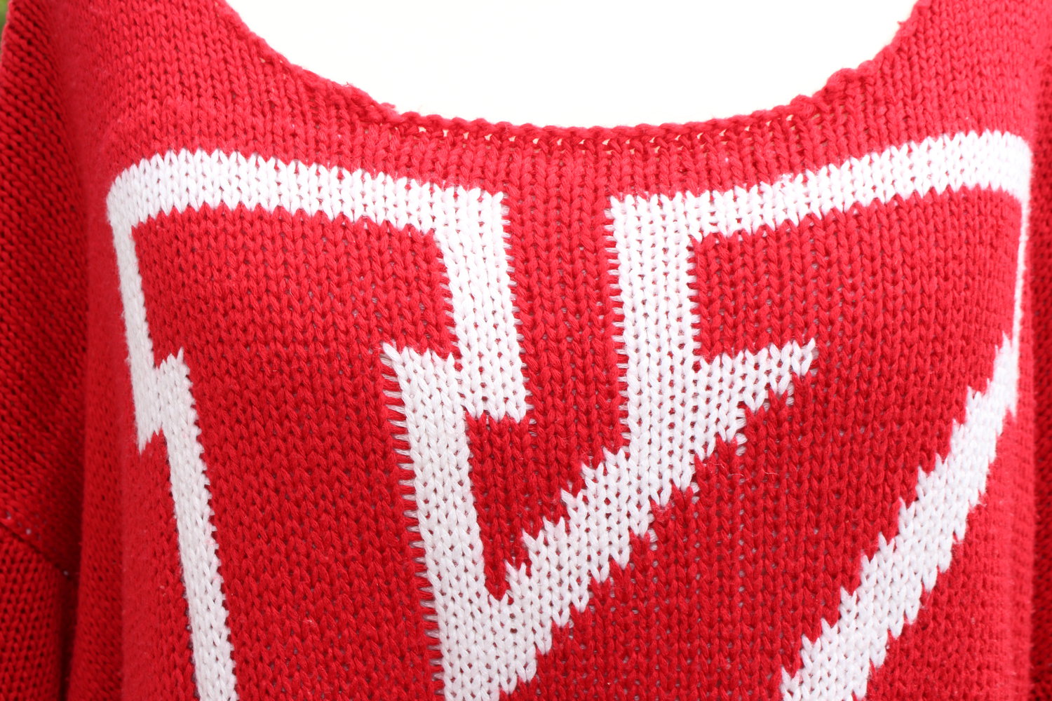 Cooler roter Pullover