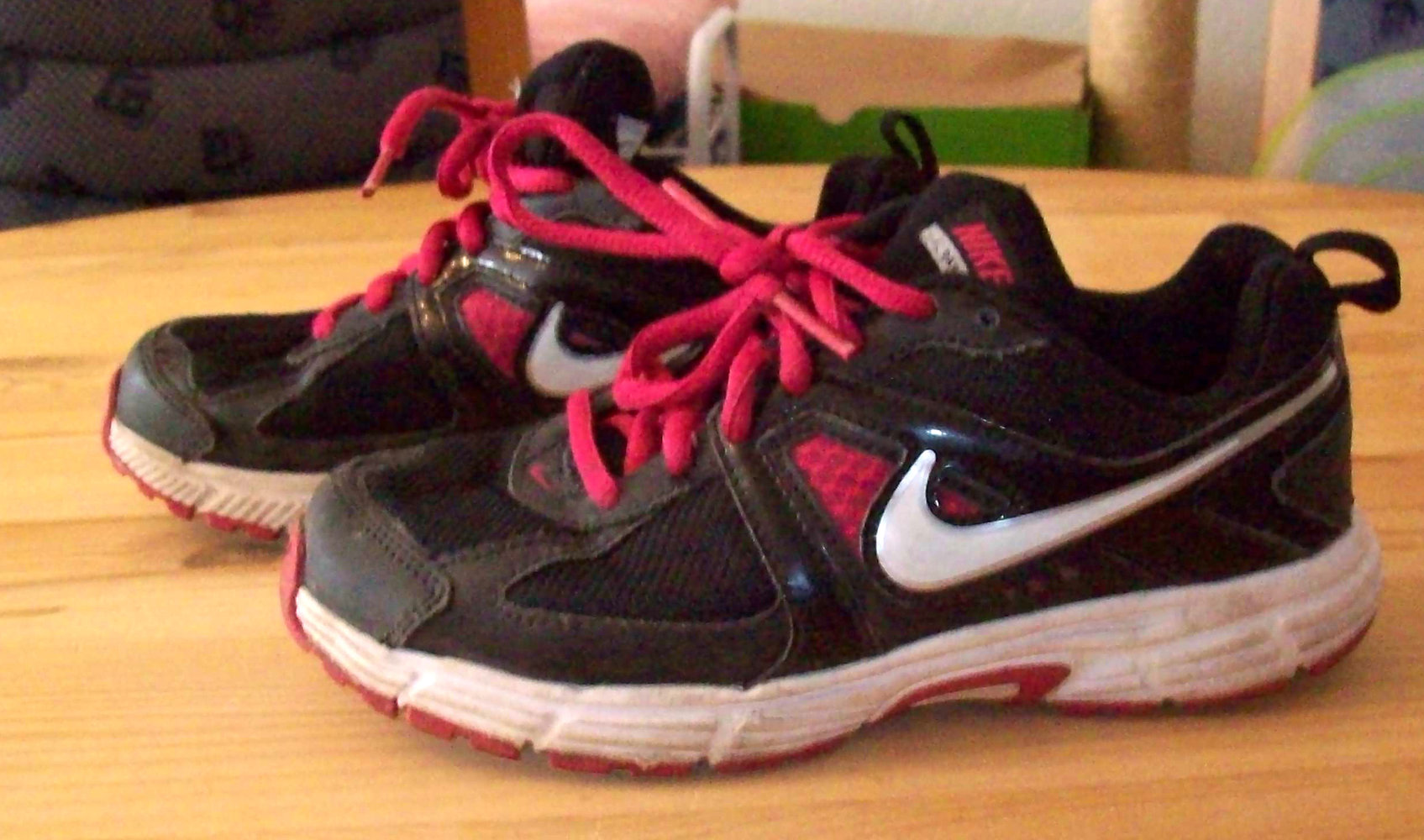 Nike dart- tolle Sportschuhe gr.33