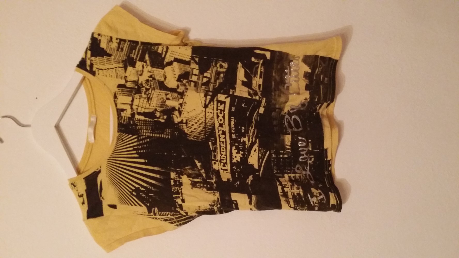Gelbes Printshirt mit Glitzer 