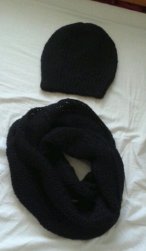Mütze mit passendem Schlauch schal selbstgestrickt schwarz