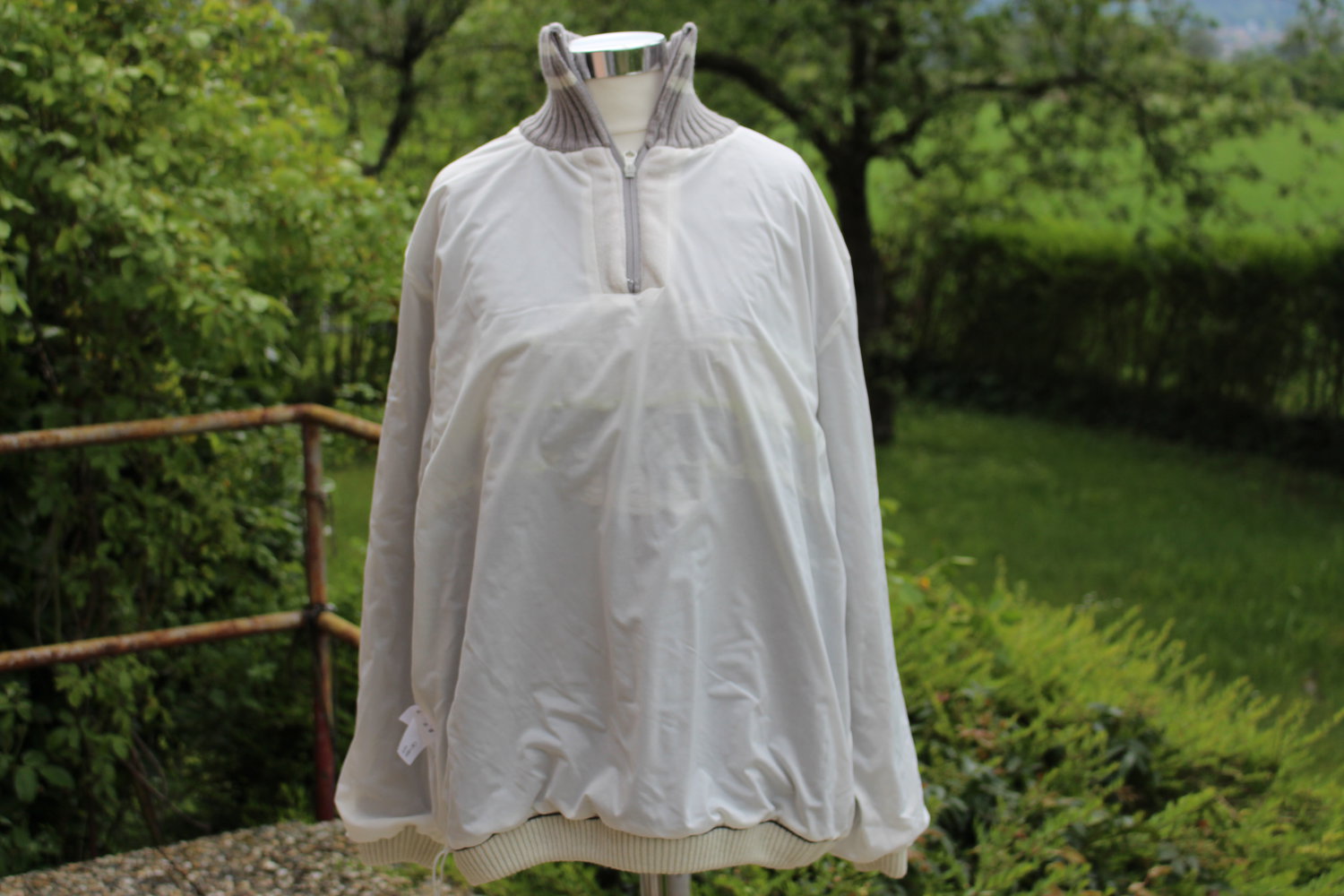 Grauer Pulli von Angelo Muroni