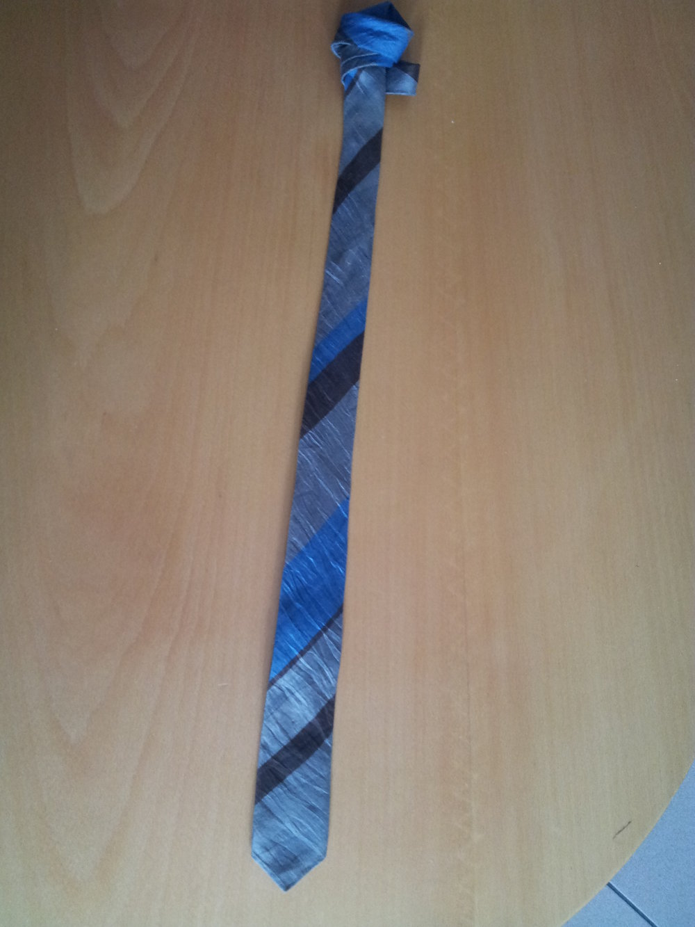 schmale Krawatte, blau, grau, braun, crashlook