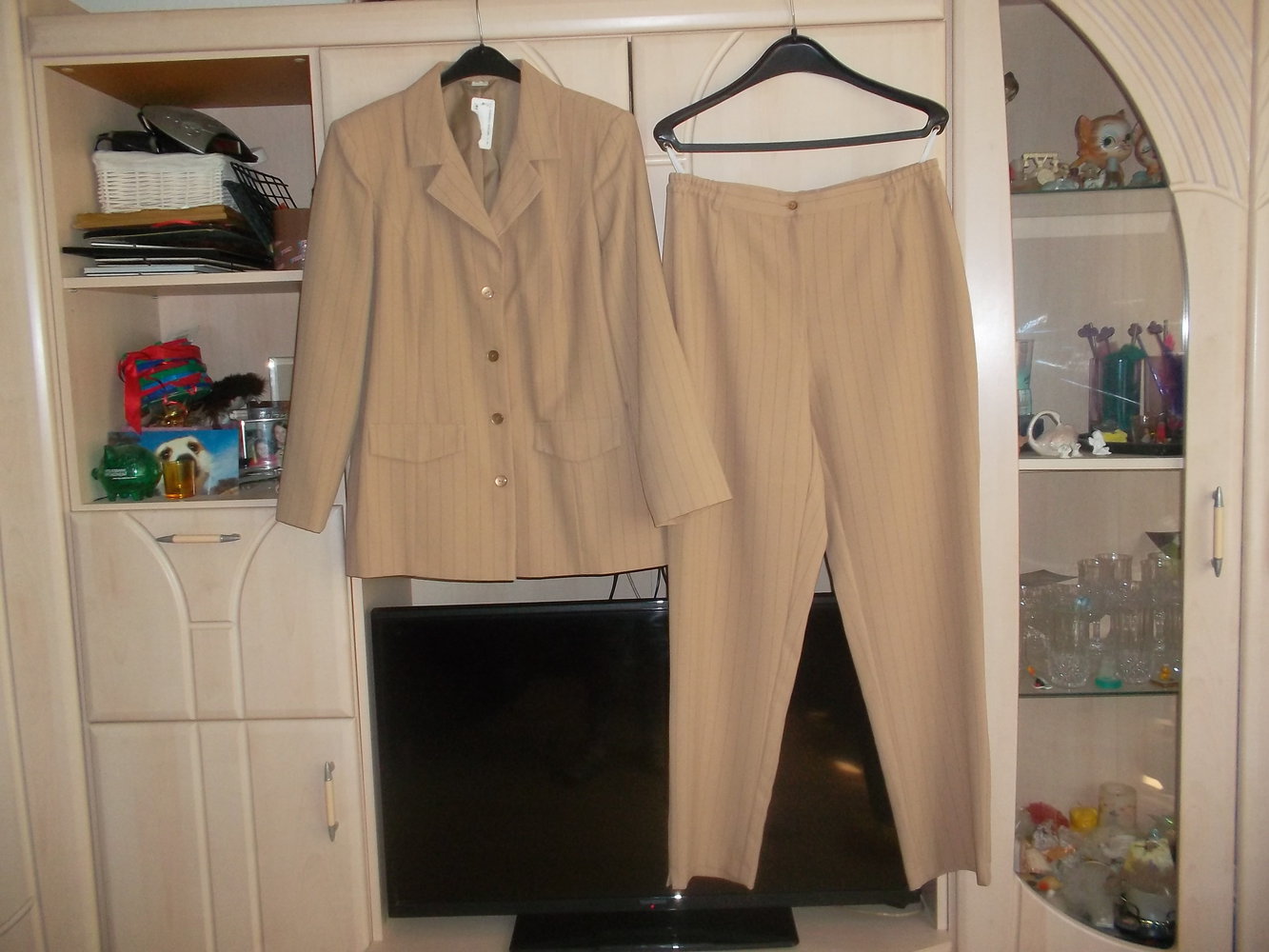 neuer schicker hosenanzug mit blazer,grösse 44