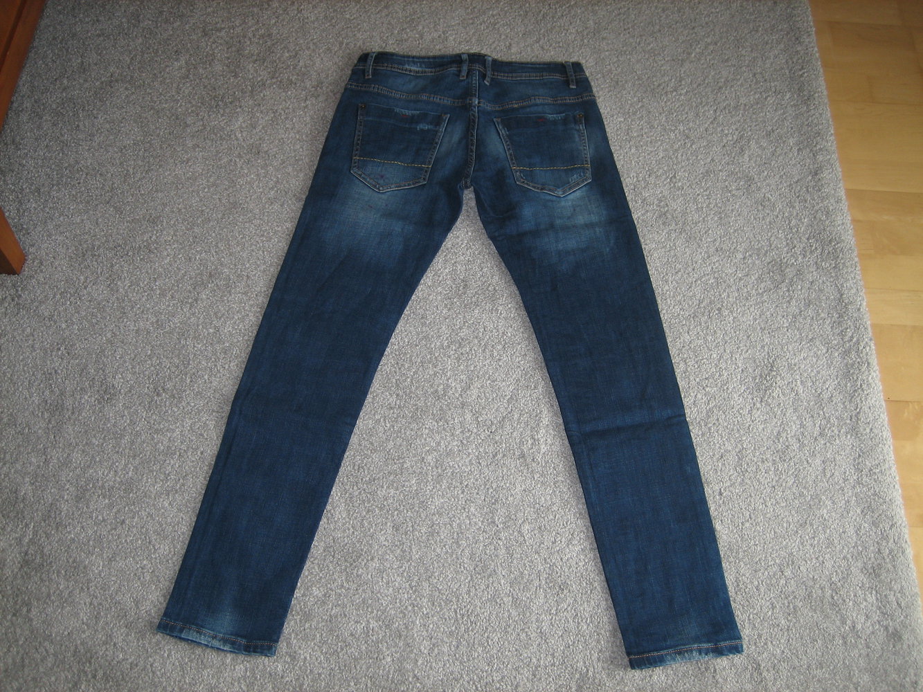 Superlässige, neuwertige Jeans Gr. 48 (s. Bemaßung!), schmale Form - starke Waschung!