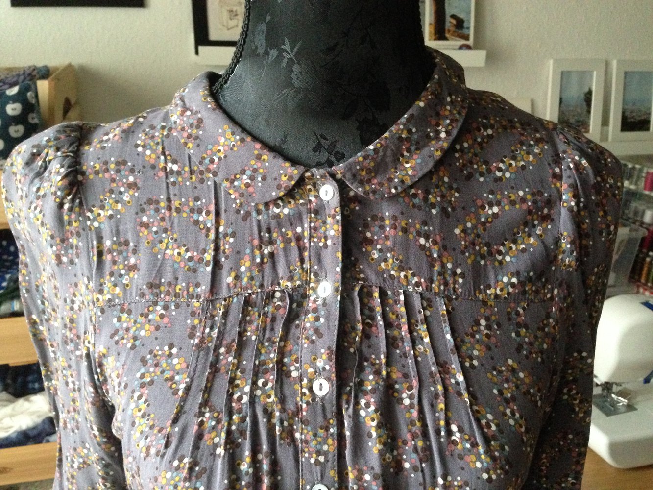 Lila Kleid mit Bubi Kragen 