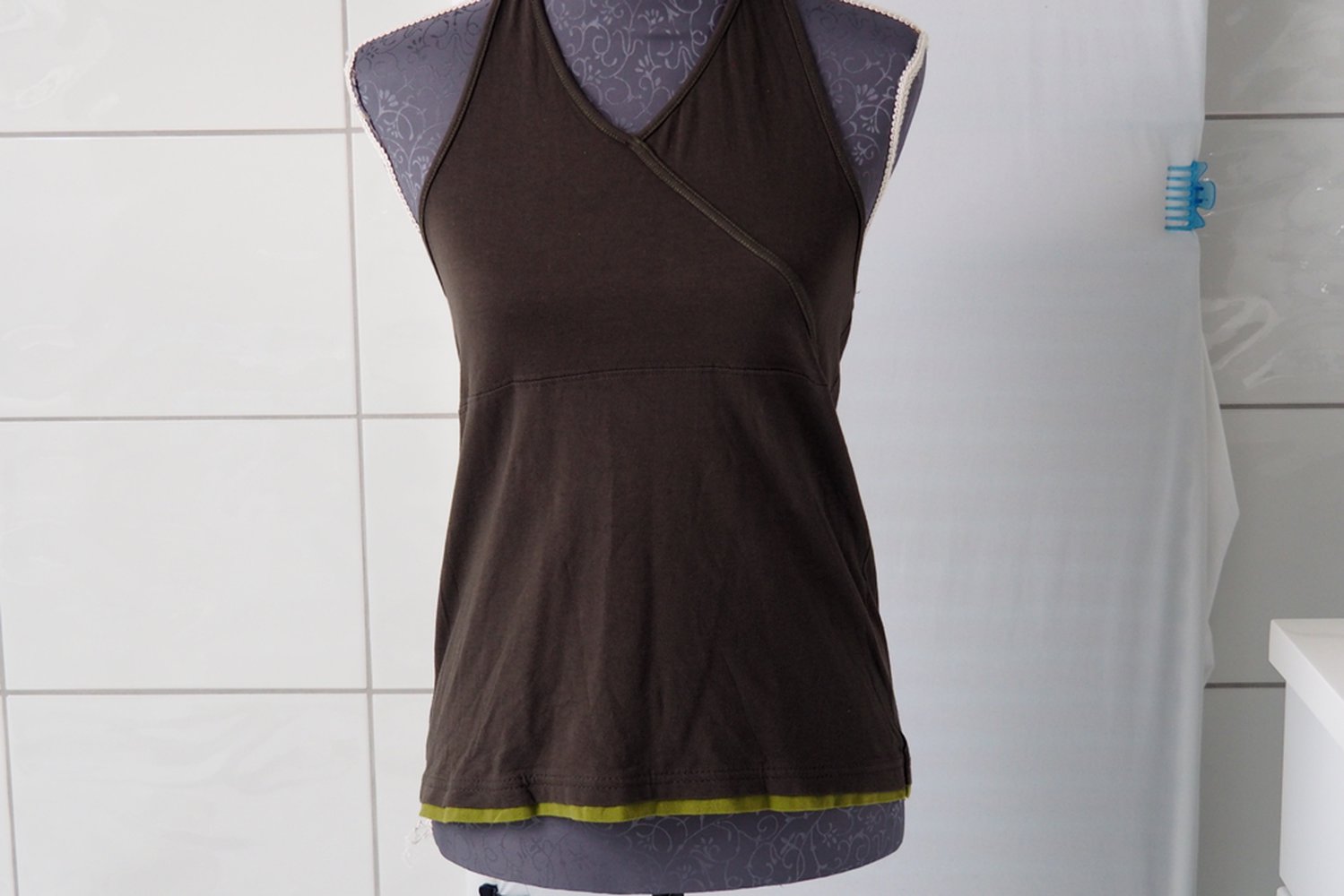 Neckholdertop in dunkelgrün und grün Gr. 164