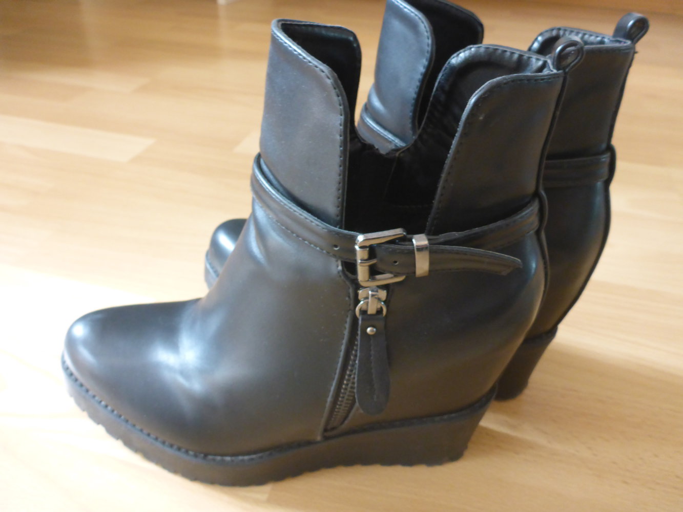 Stiefeletten schwarz Gr. 40