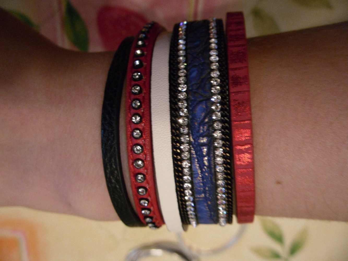 verschiedene Armbänder