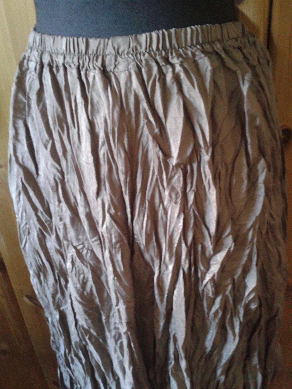 Seidenrock im Knitterlook