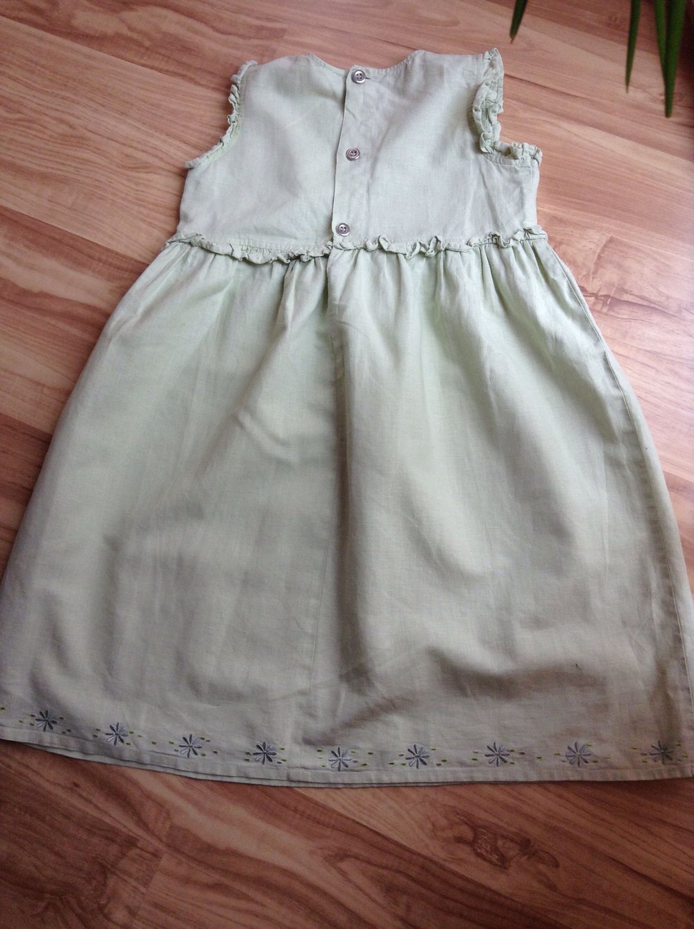 Hellgrünes Kleid Gr. 122