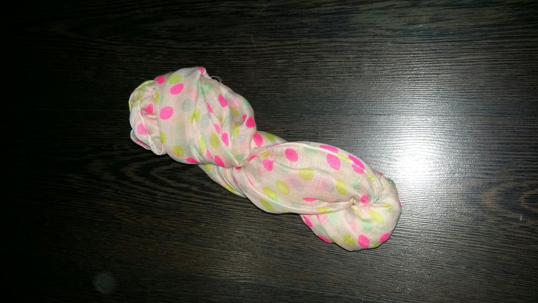 Bunt gepunktetes Tuch