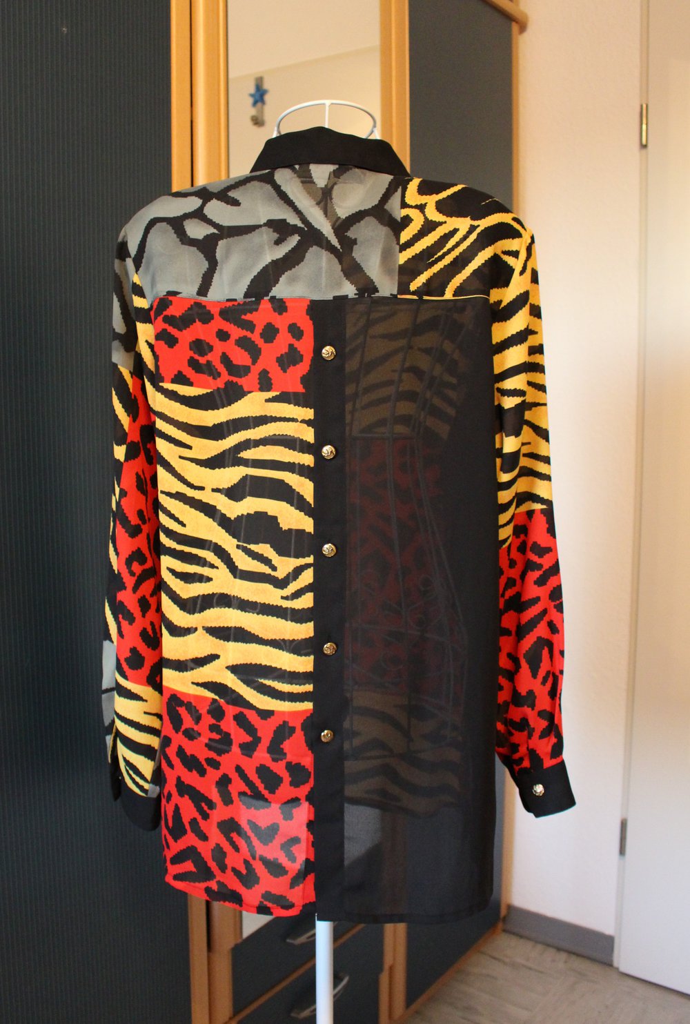 339. Retro-Bluse mit Tier- Printmuster von Chris JB, Gr. 38-40