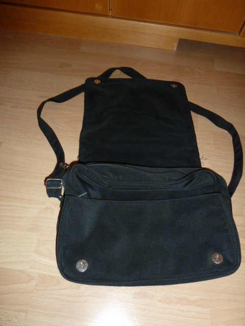 große schwarze Tasche
