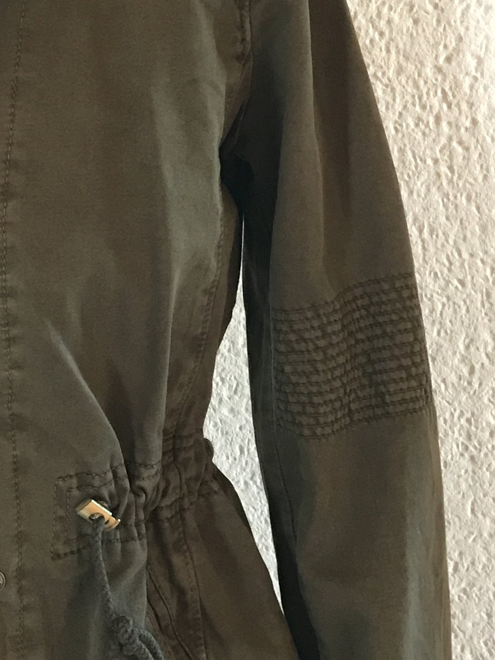 NEU Parka mit goldfarbigen Nieten | ZARA | Gr. XS | Khaki Oliv | mit Etikett