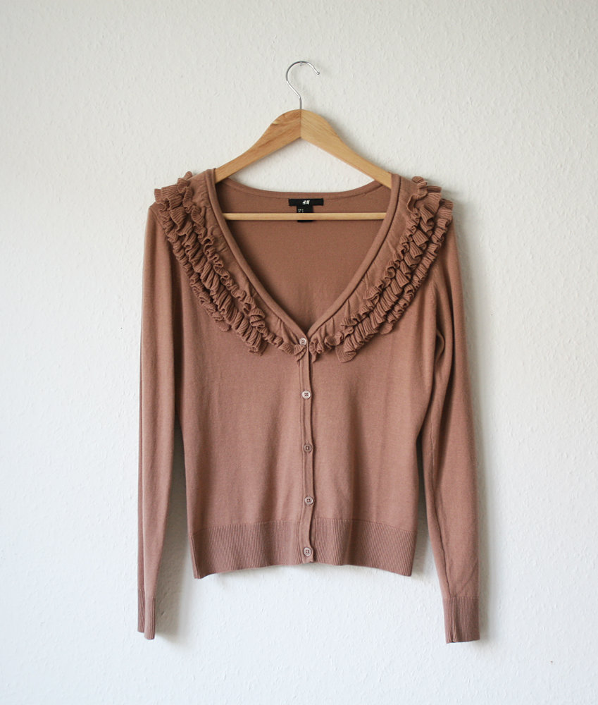 Neuer Cardigan mit Rüschen