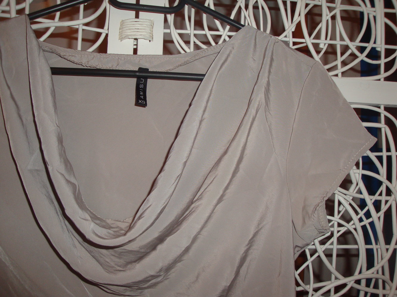 T-Shirt mit Wasserfallausschnitt