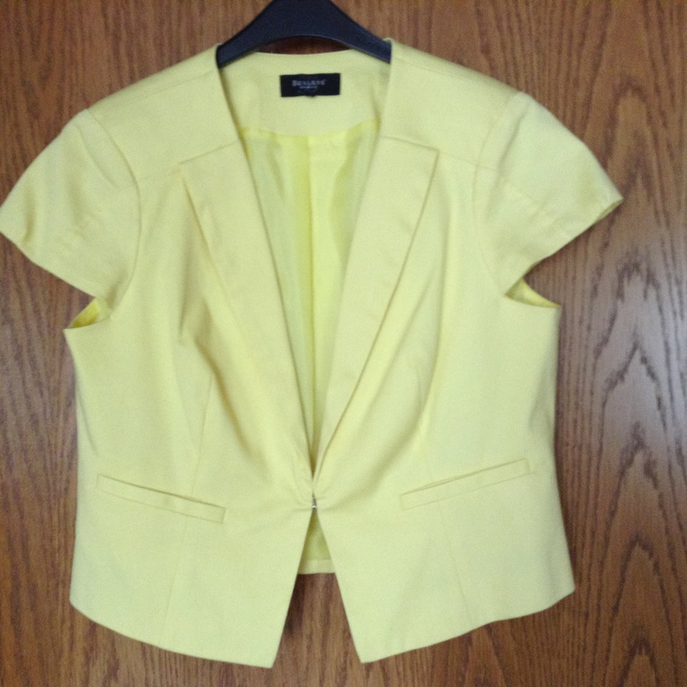 Sonnengelbes Jäckchen