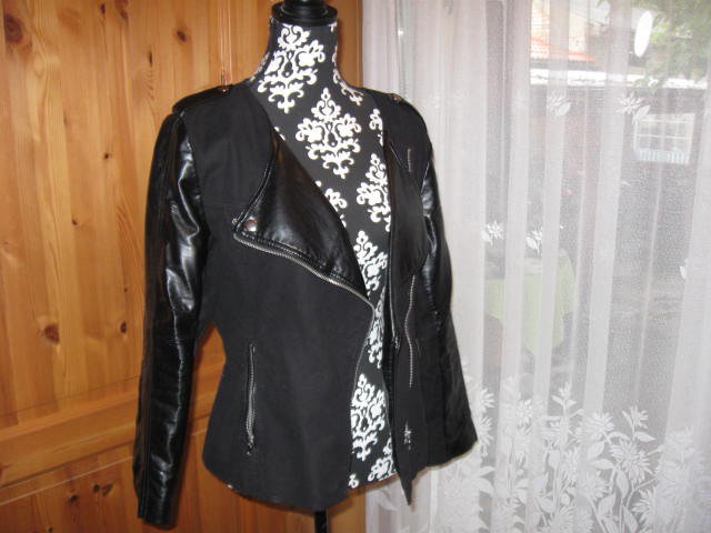 *** Stylische Jacke in einem Materialmix ***