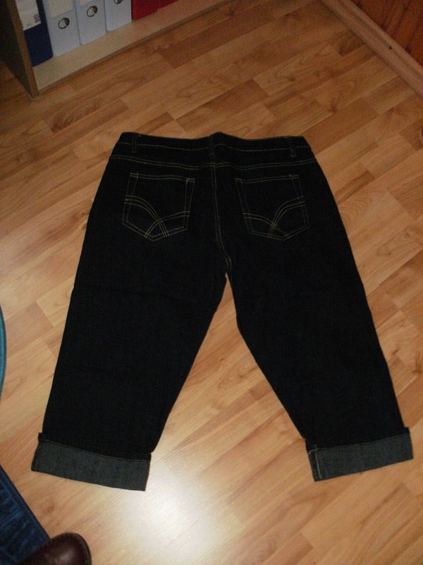 neue ungetragene Jeans- Capri, Größe 44, mit Beinumschlag
