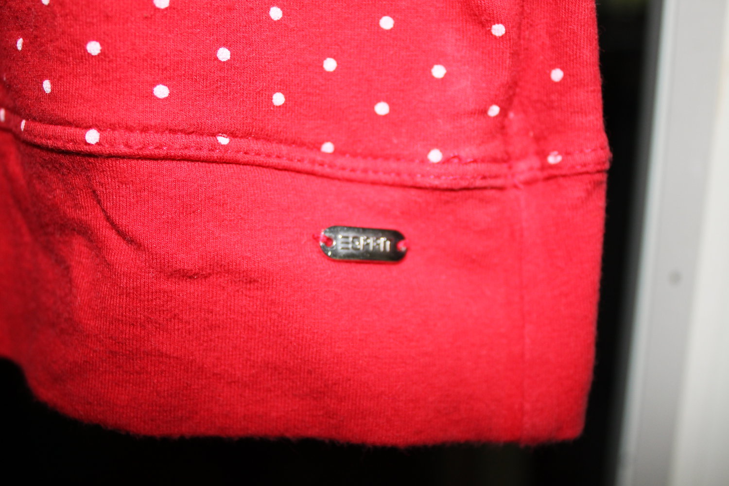 Rot-weiß gepunktetes T-Shirt von Esprit