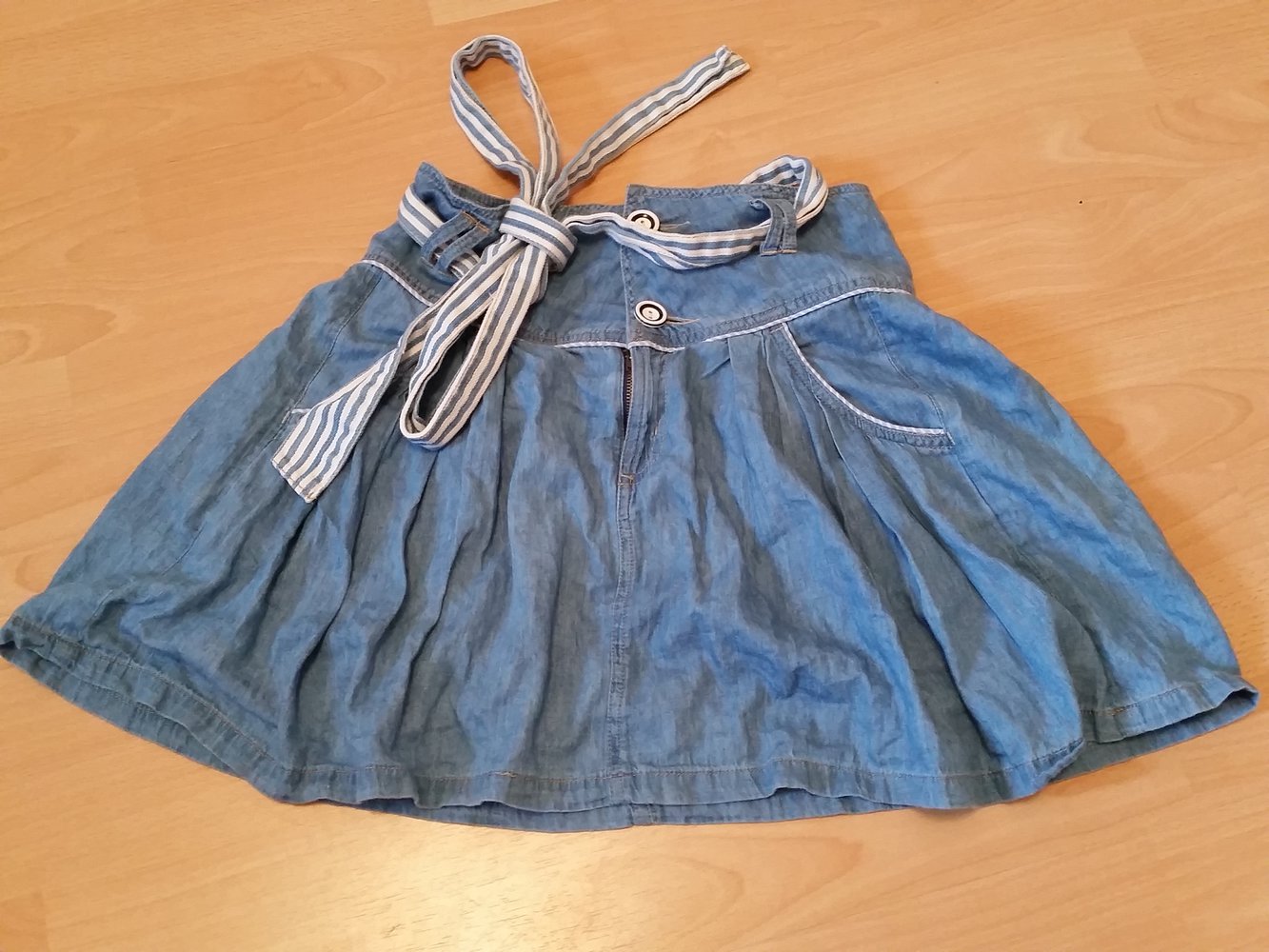 Schöner Sommer Minirock in Jeans Optik mit Taschen und Schleife / Gürtel in Gr. S 