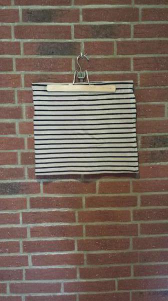 Unterziehrock in nude mit schwarzen Streifen