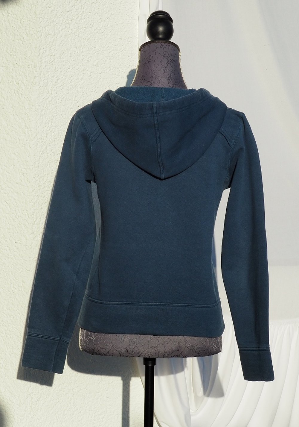Schöner Marineblauer Pulli mit V-Ausschnitt