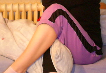 Schwarz lila Sporthose, 7/8 Bein, Gr. S, 100% Baumwolle