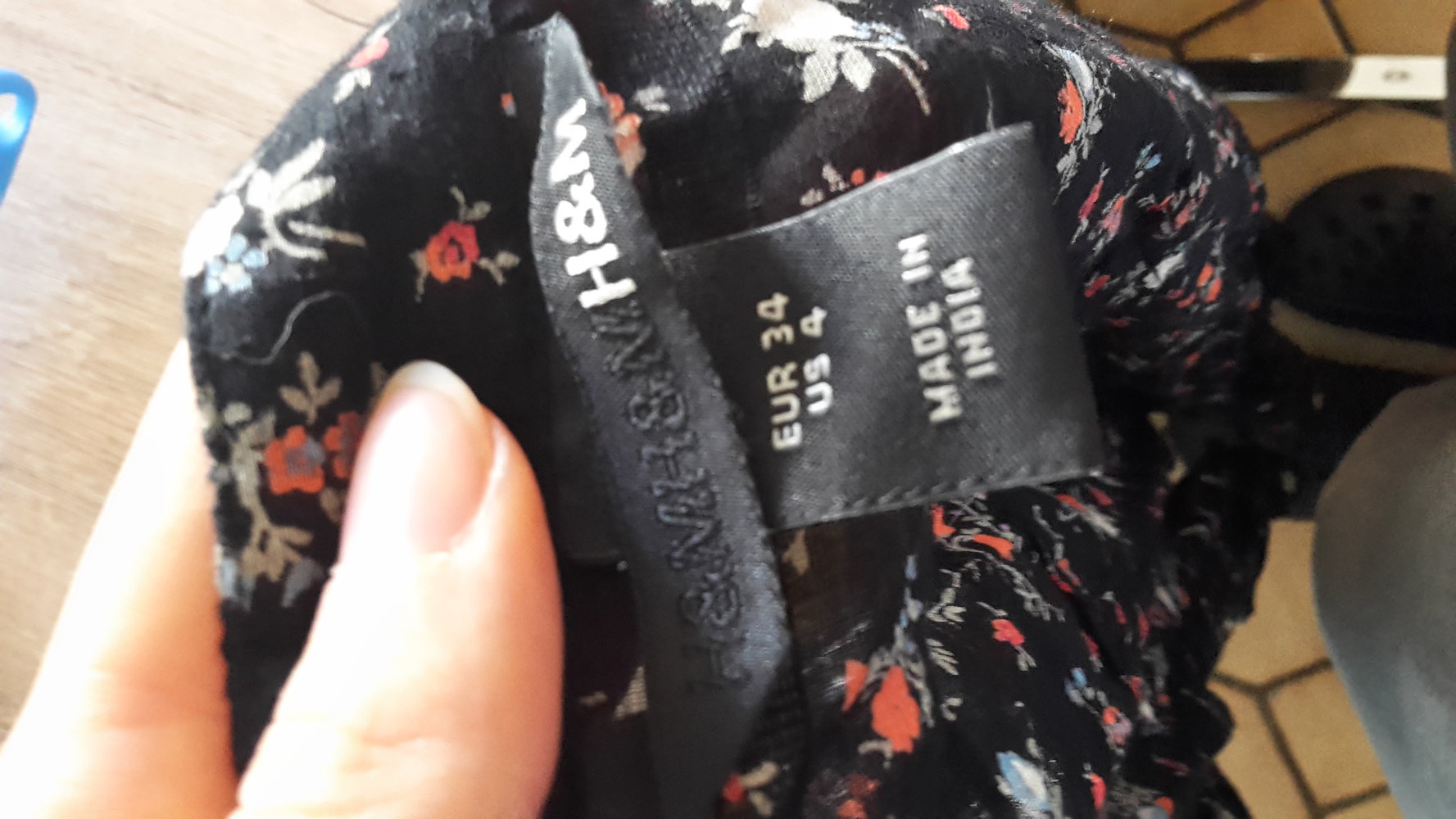 super süße Blümchen Bluse, schwarz